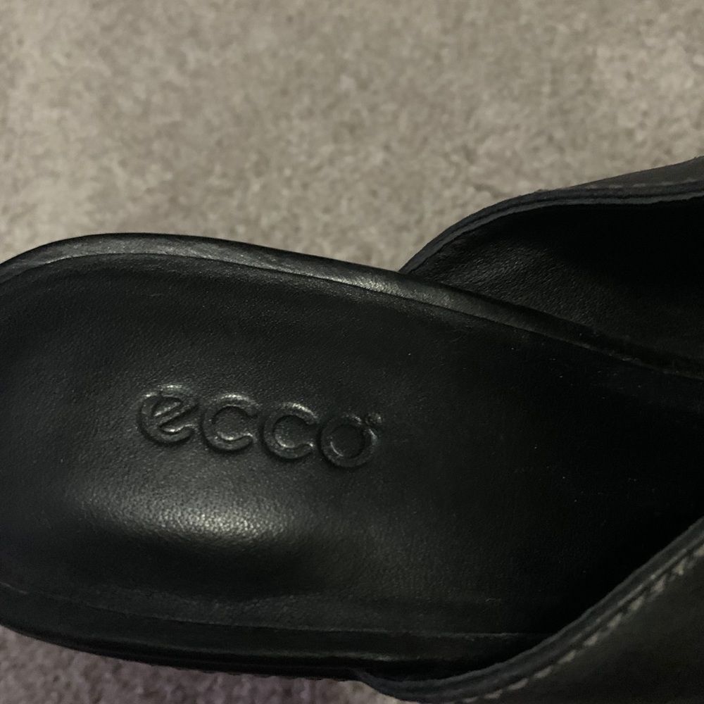 ECCO Black leather slip on heeled loafers 40 - Picture 9 of 10